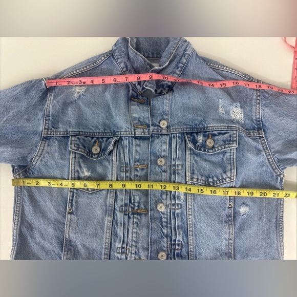 Old Navy Light Wash Distressed Denim Jean Jacket Women's Size L Petite Cotton - Picture 3 of 10